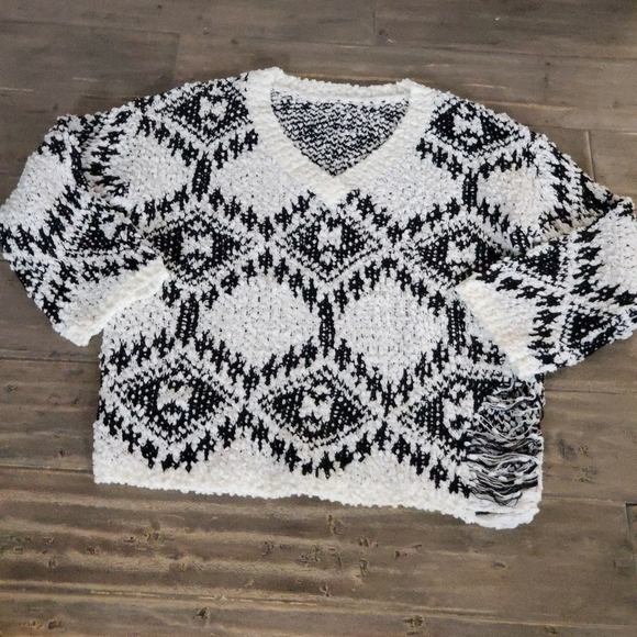 CLEARANCE! Teddy Sweater Long Sleeve Black White Print Top Distressed NEW! - Picture 5 of 6